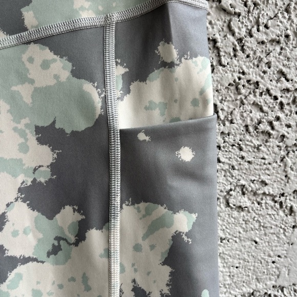 THE NORTH FACE Light Camouflage Fitted Biker Shorts with Pockets Women’s Medium - Picture 5 of 14